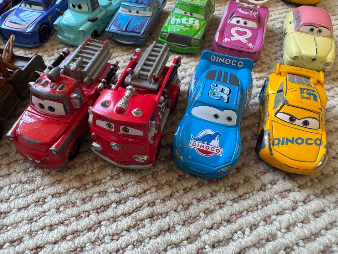 カーズ ミニカーセット トレーラー付き