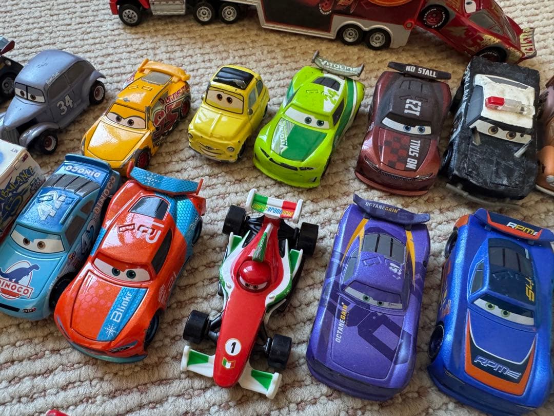 カーズ ミニカーセット トレーラー付き