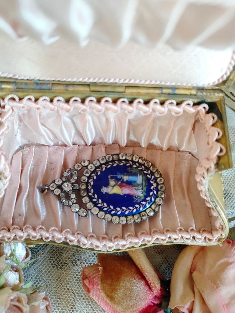 ☆エマイユのロケットペンダント・アンティーク☆