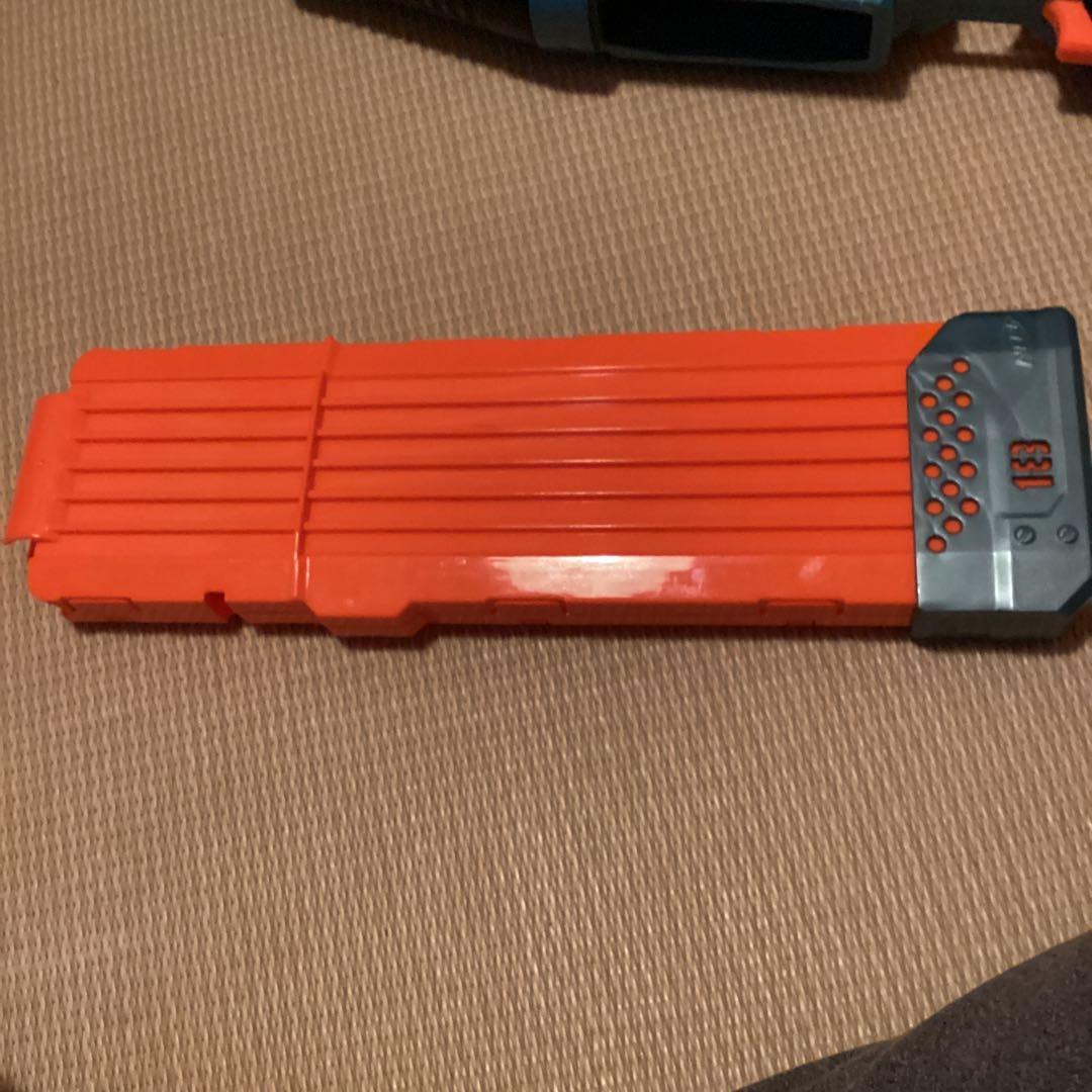 ナーフ銃二つと的と弾17発