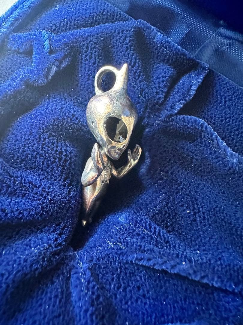 【田中貴金属製】輝け！ U.T. 宇宙人 ペンダントトップダイヤモンド0.1ct