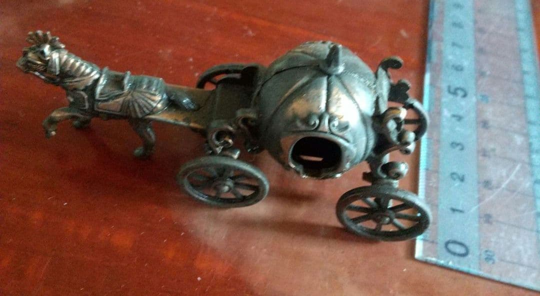 昭和レトロビンテージブロンズ色の彫刻、装飾馬車型金属工芸品(コレクション)