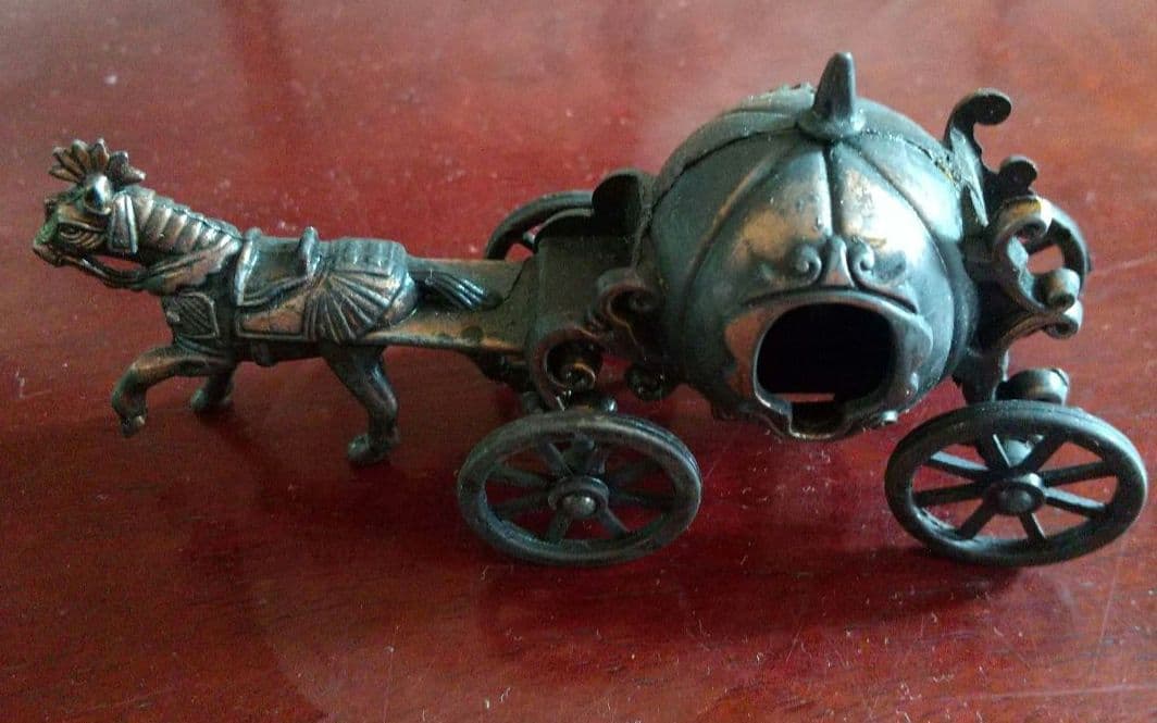 昭和レトロビンテージブロンズ色の彫刻、装飾馬車型金属工芸品(コレクション)