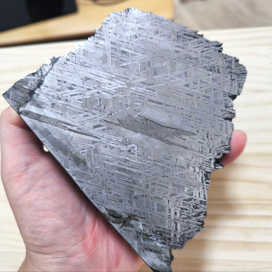 極上 大型 約2kg アルタイ隕石 鉄隕石　パワーストーン　宝石 天然石　隕石