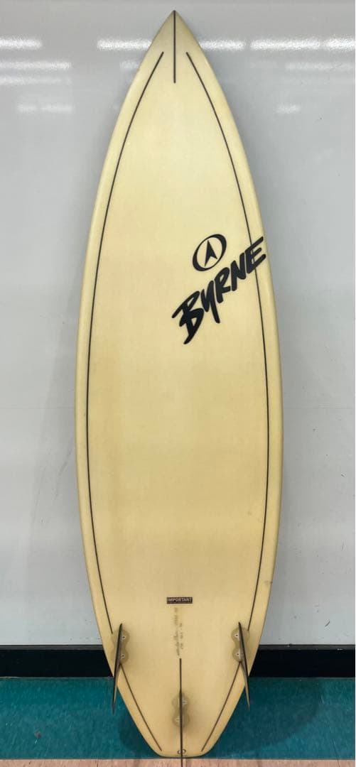 byrne サーフボード　フィン付き　美品　エスニック　蛇　茸　スネーク　キノコ