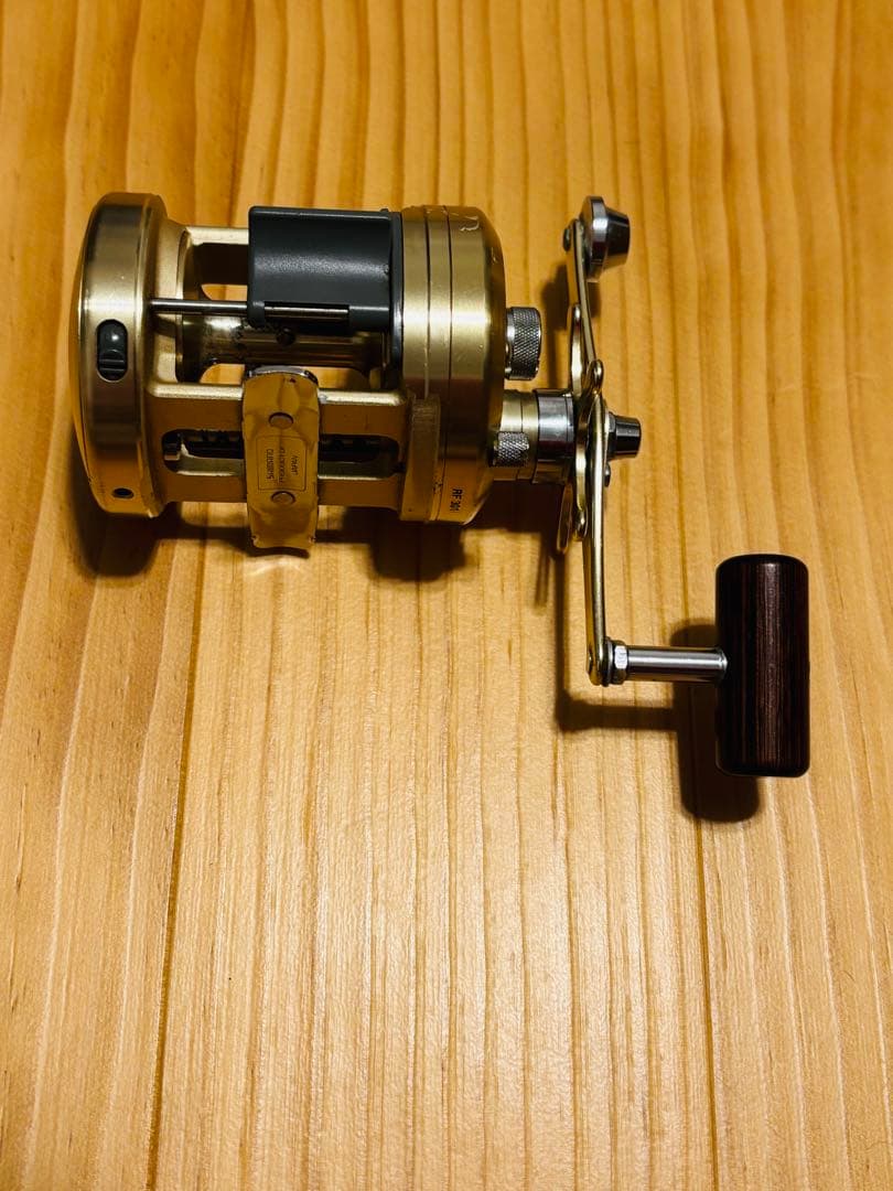 (中古品)シマノ　カルカッタ(CALCUTTA)小船1000 リール