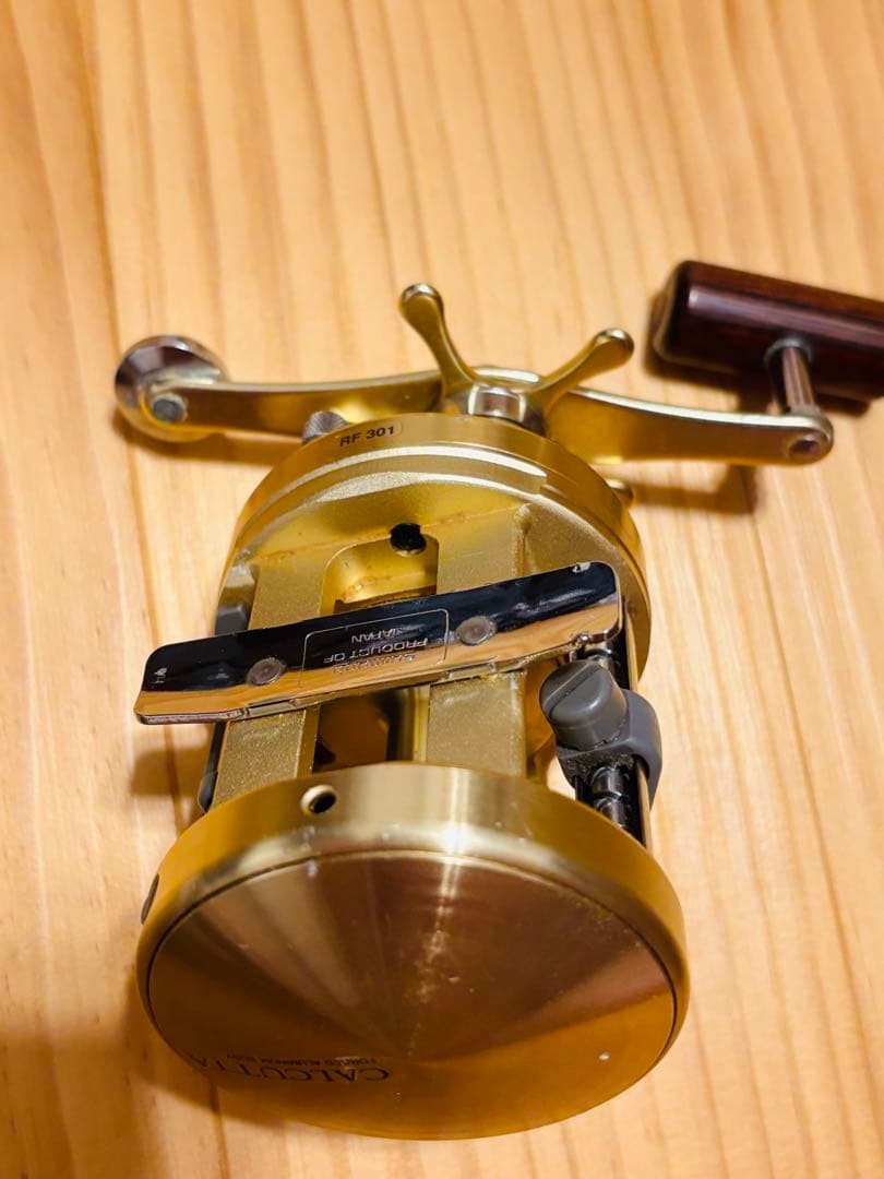 (中古品)シマノ　カルカッタ(CALCUTTA)小船1000 リール