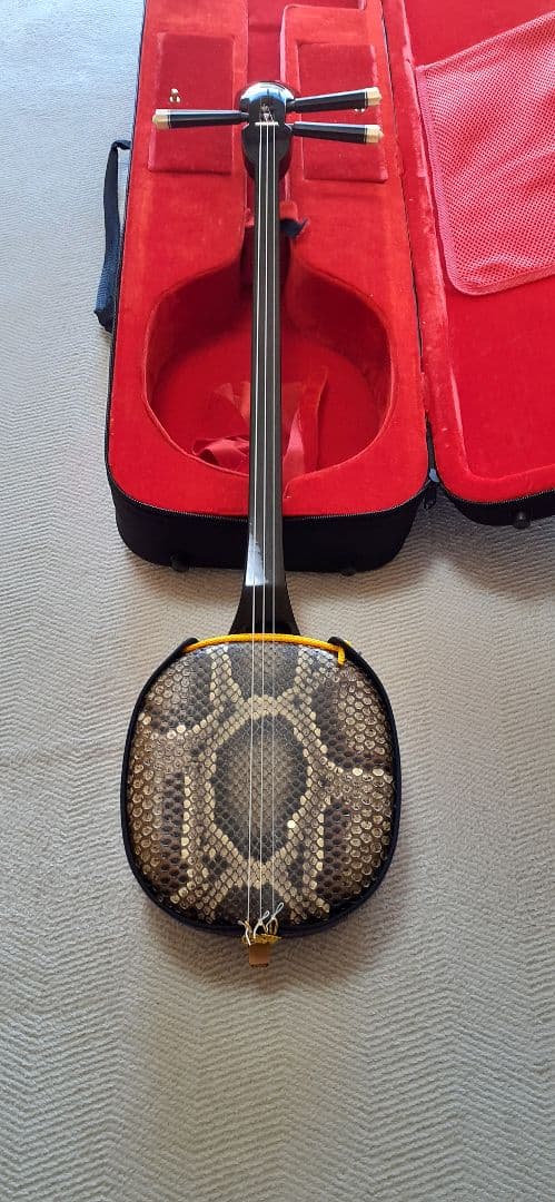 高級品沖縄三線豪華セット②☆ケース付属品多数☆両面本ヘビ革本蛇革リアルスネーク