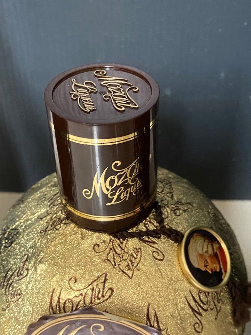 2本シャンパンとモーツァルト チョコレート