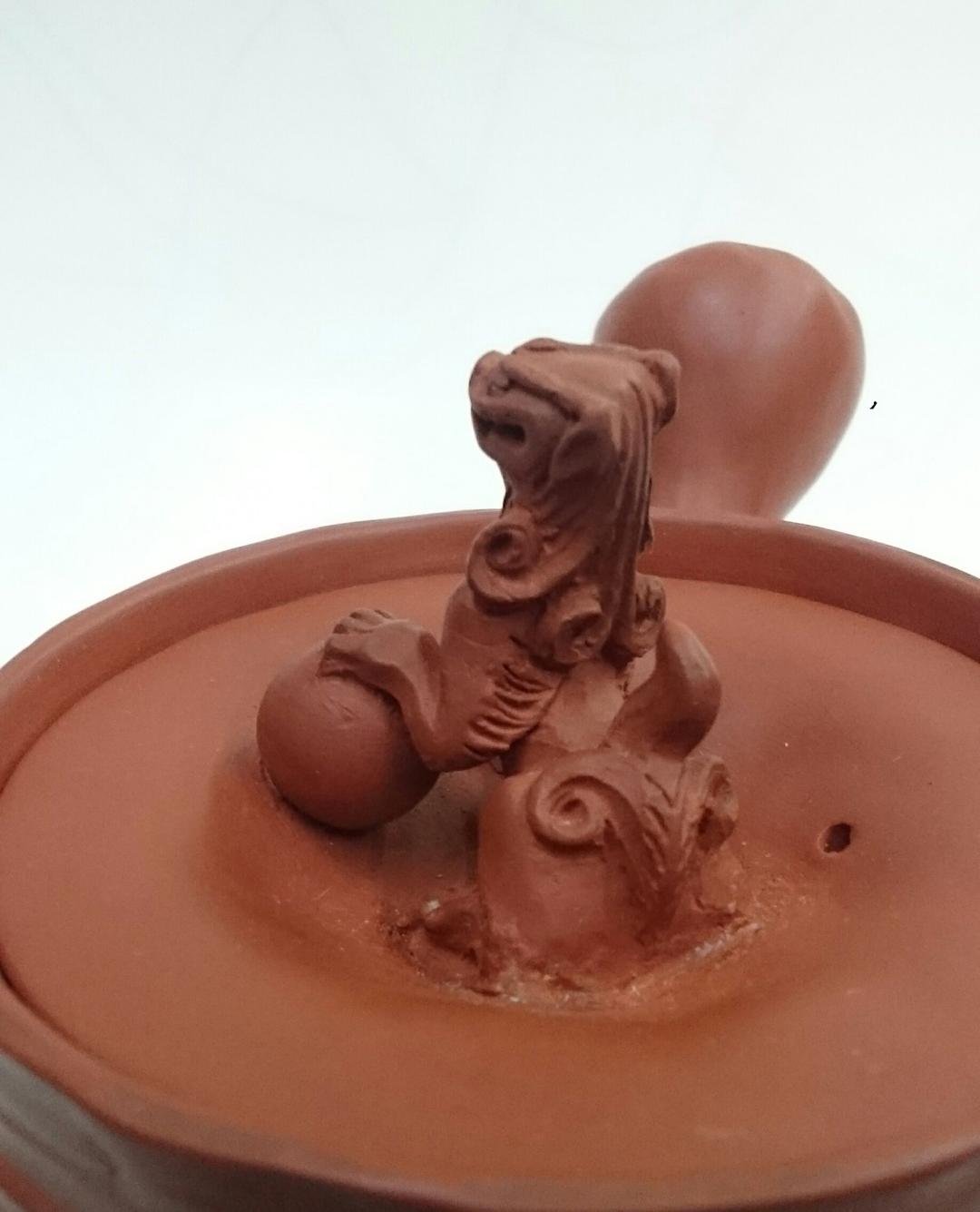 【茶注4  手捻　朱泥　玉獅子】間野弥平　共箱