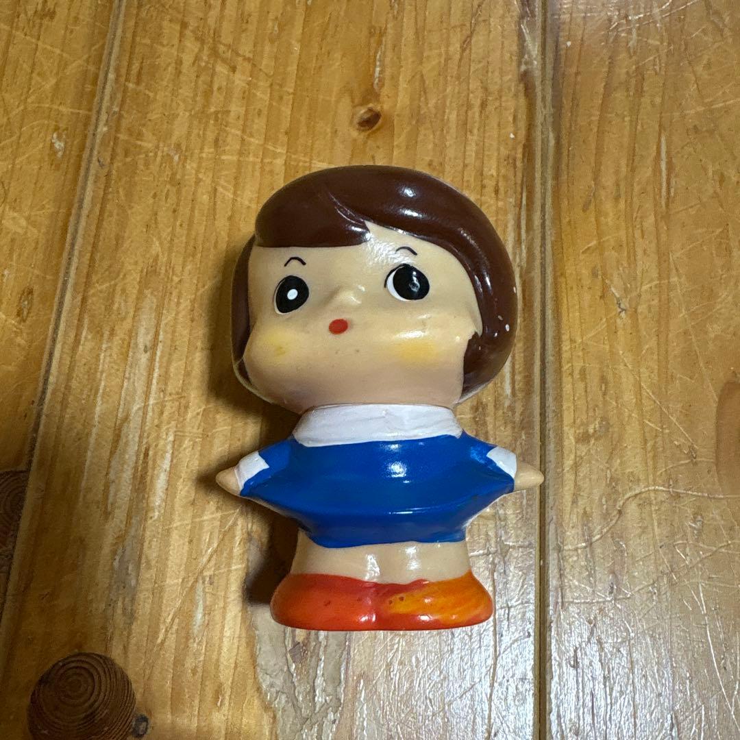 愛媛相互銀行 貯金箱　女の子　白泉社