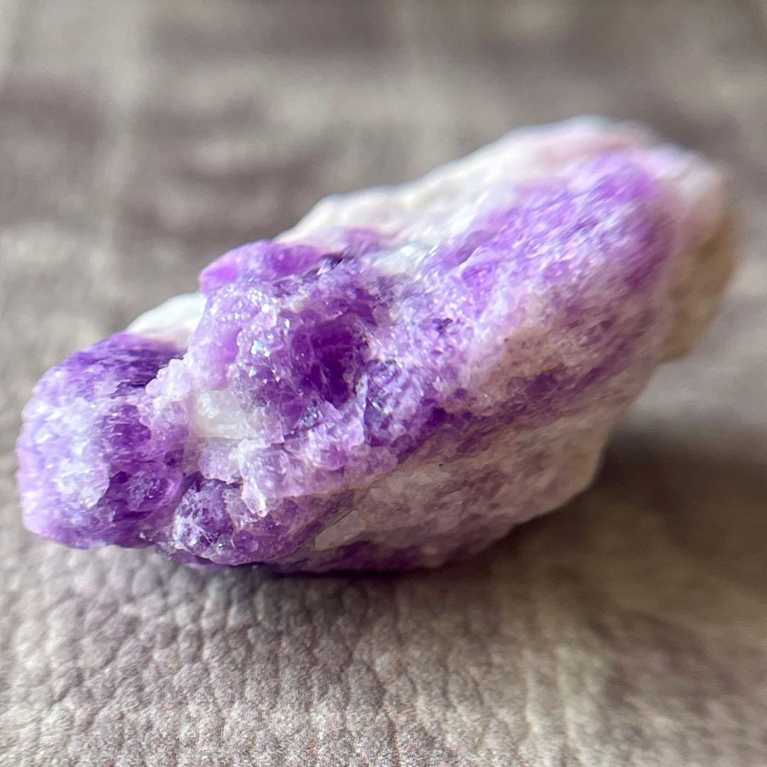 レア ハックマナイト 特大 105.45ct 未処理 蛍光 原石 天然石 鉱物