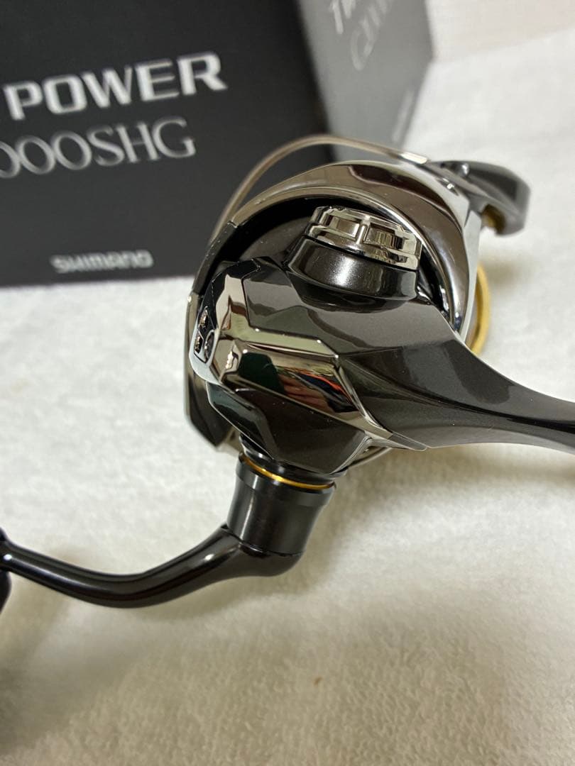 20ツインパワー c2000shg シマノ中古リール