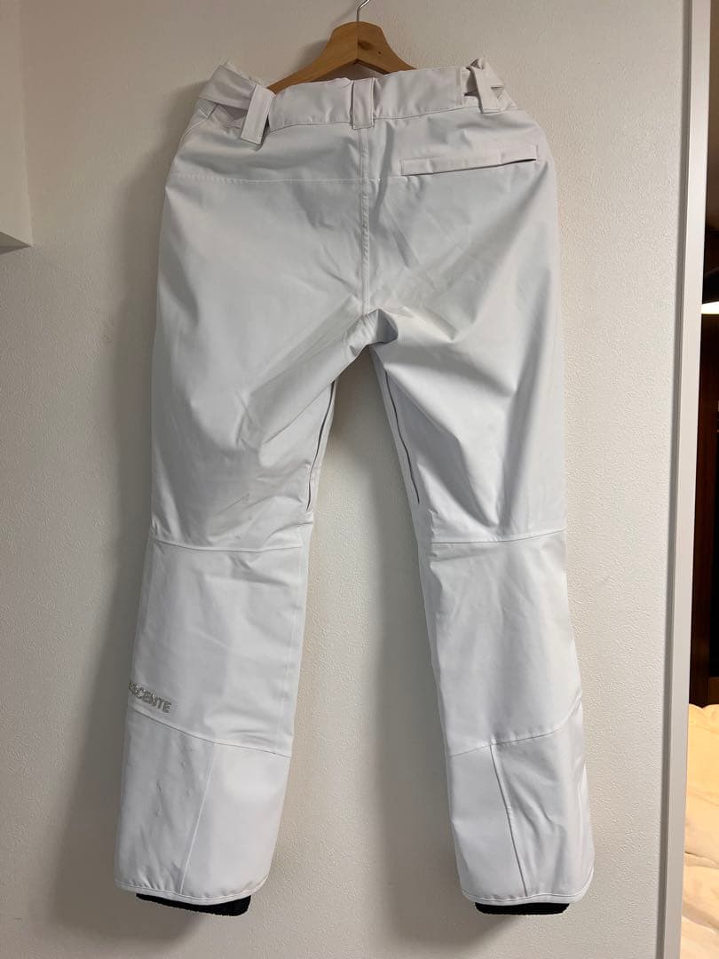 DESCENTE スキーウェア 上下女性用 ホワイト/ブラック/レッド　1回着用