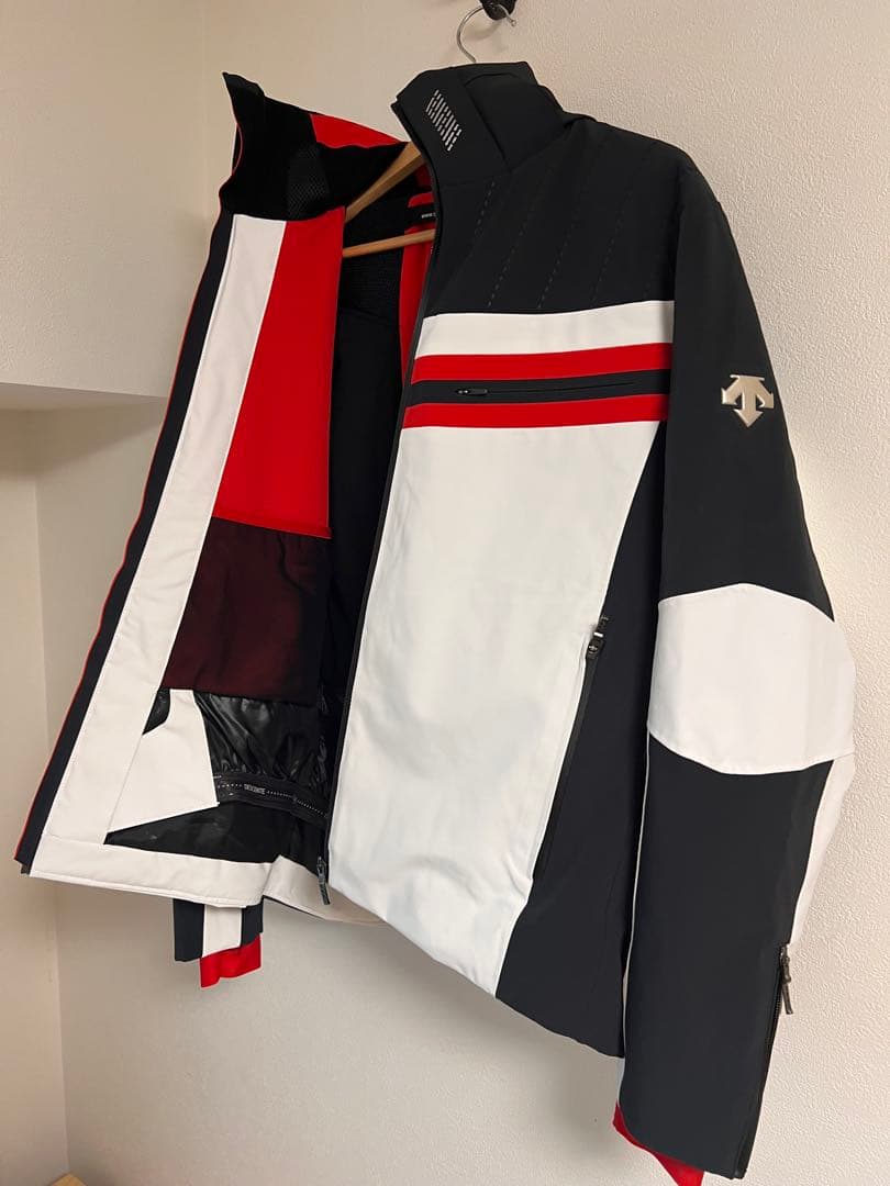 DESCENTE スキーウェア 上下女性用 ホワイト/ブラック/レッド　1回着用