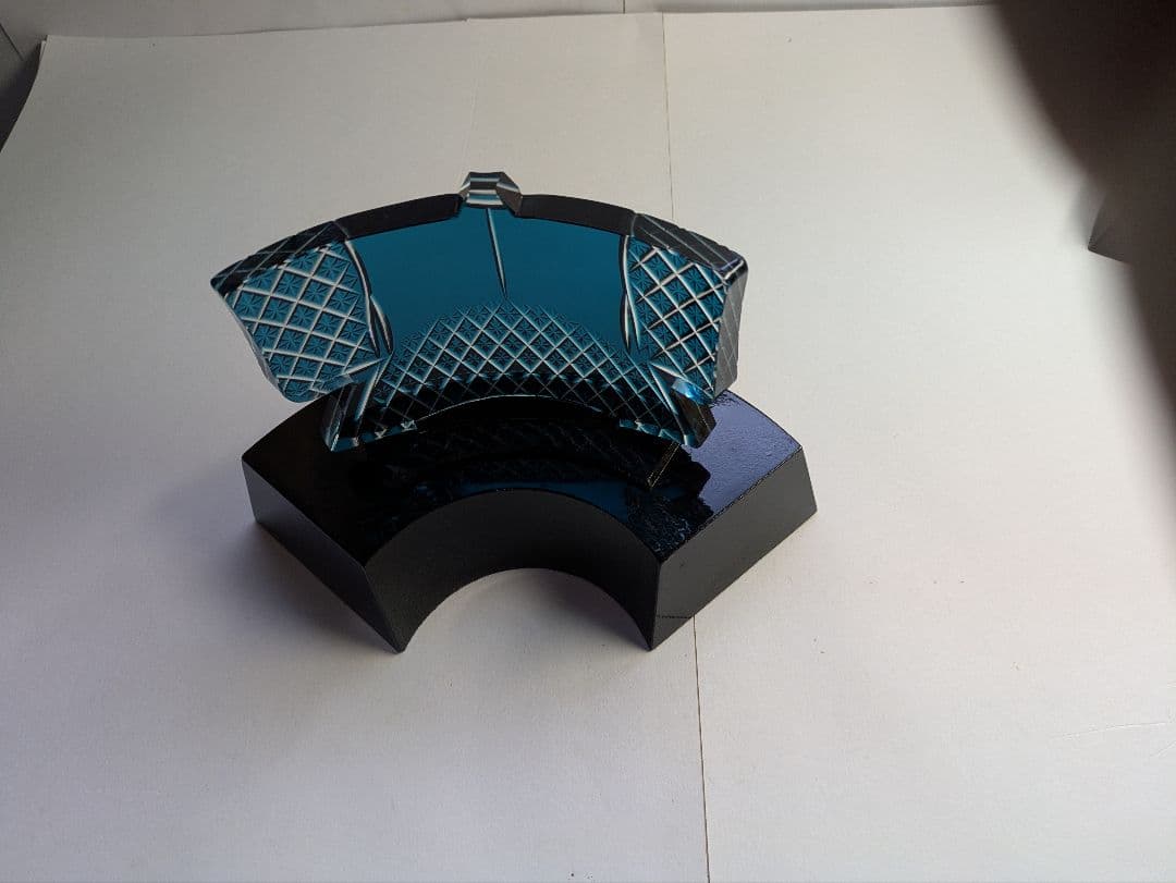 現代の名工、黒木国昭、『きもの図・薩摩切子文置物』、銘「黒木国昭作」、共箱