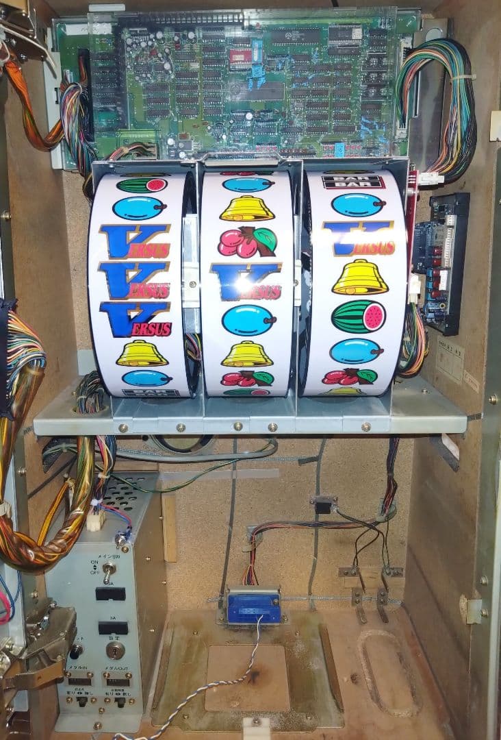 ユニバーサル バーサス メダル不要機 送料込み キャパシタ交換済み アルゼ