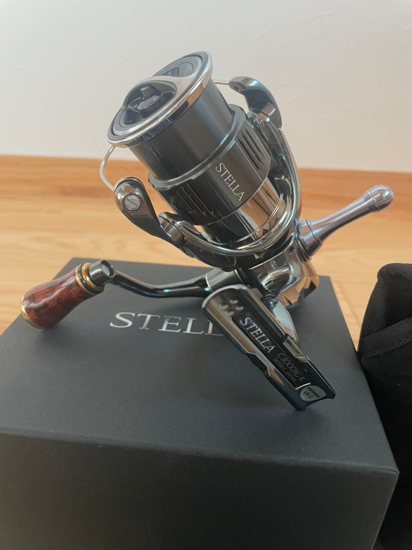 22ステラ　C3000XG ウッドノブ　替えスプール付き