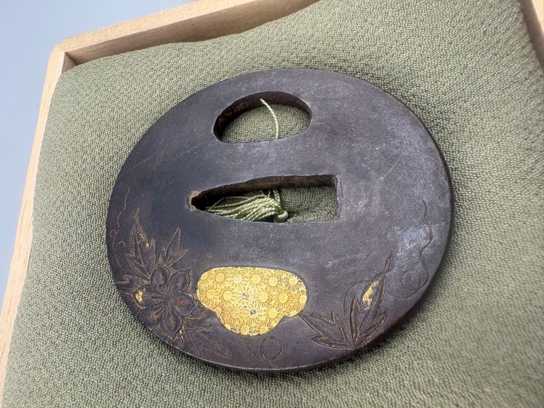 金箔装飾 鉄製鍔(つば) 箱付き