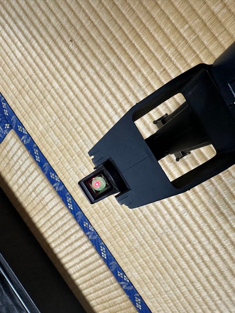 P-90 トイガン レッドドットサイト付き バッテリー、充電器付き