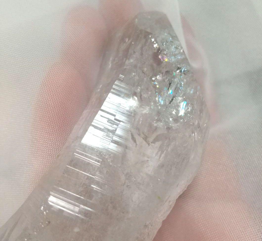 有翼の女神❇️高品質マニハール産 虹入り カーブド・クォーツ