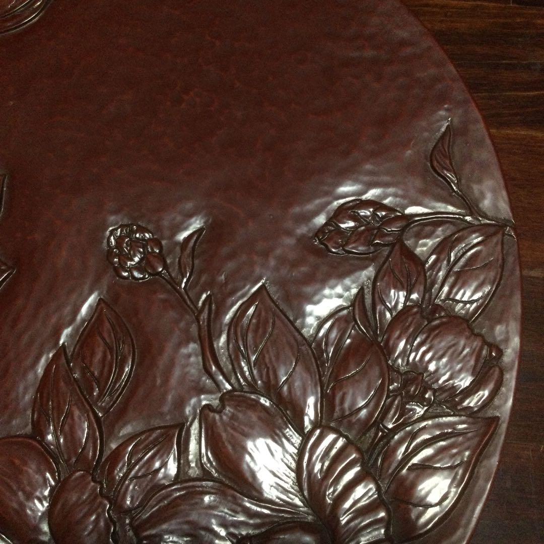 鎌倉彫の皿、花柄