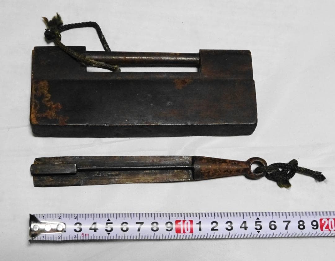 古鍵 錠前 14.5cm 抜き差し可能 カギ 江戸時代 戦前 蔵 倉庫錠 鍵付き