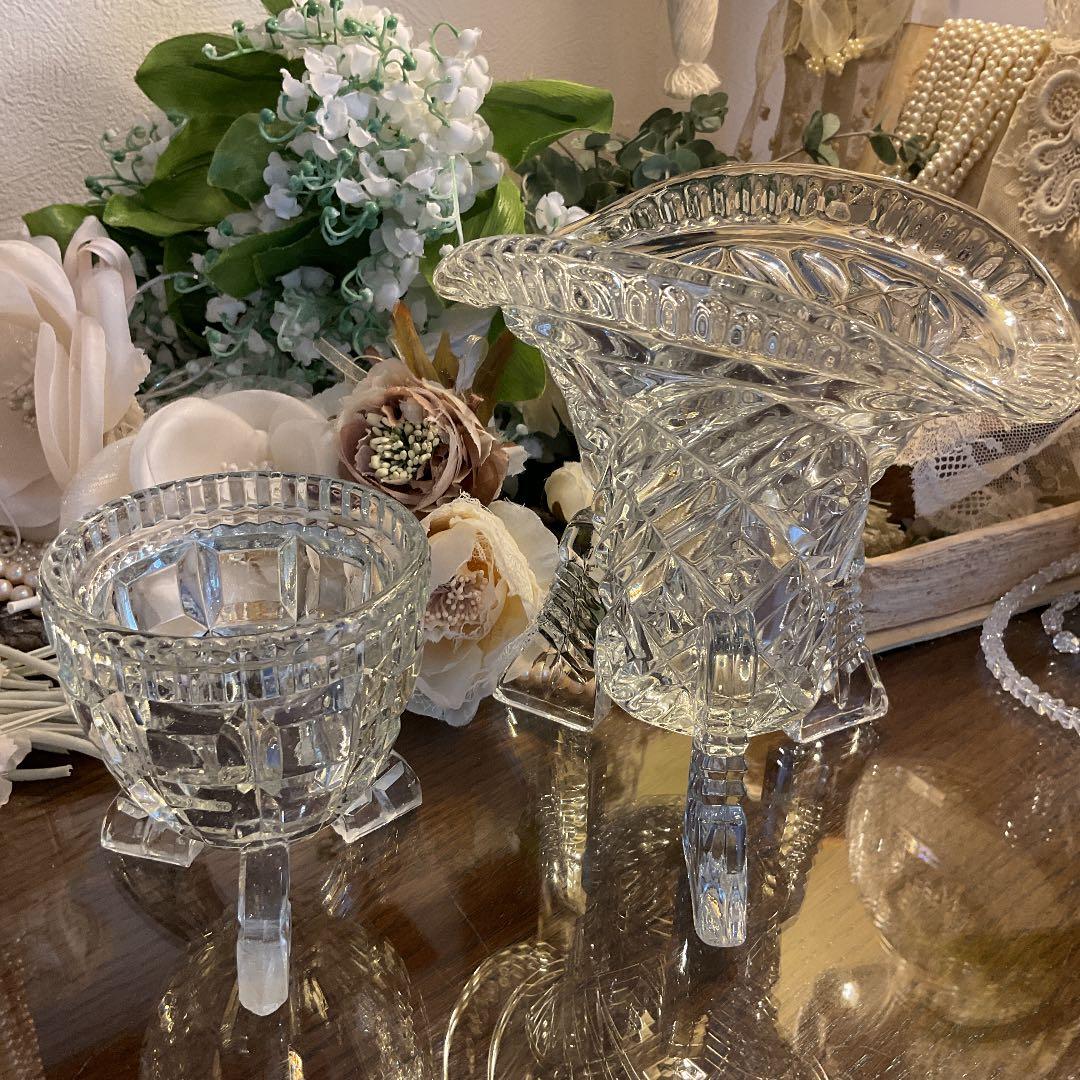 イギリスアンティーク　三脚のプレスガラス