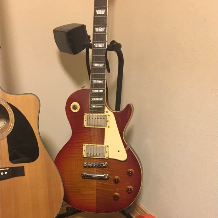 Grassroots のエレキギター