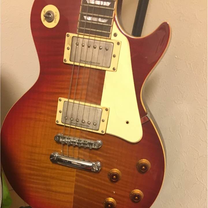 Grassroots のエレキギター