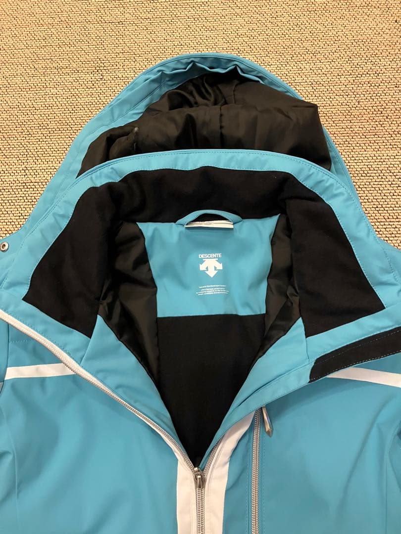 新品　タグ付き　デサント　スキーウェア
