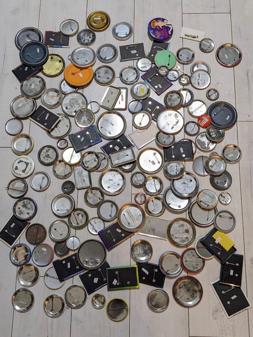 アメリカの缶バッジ 130個 まとめ売り ビンテージ ピンバッジ USA