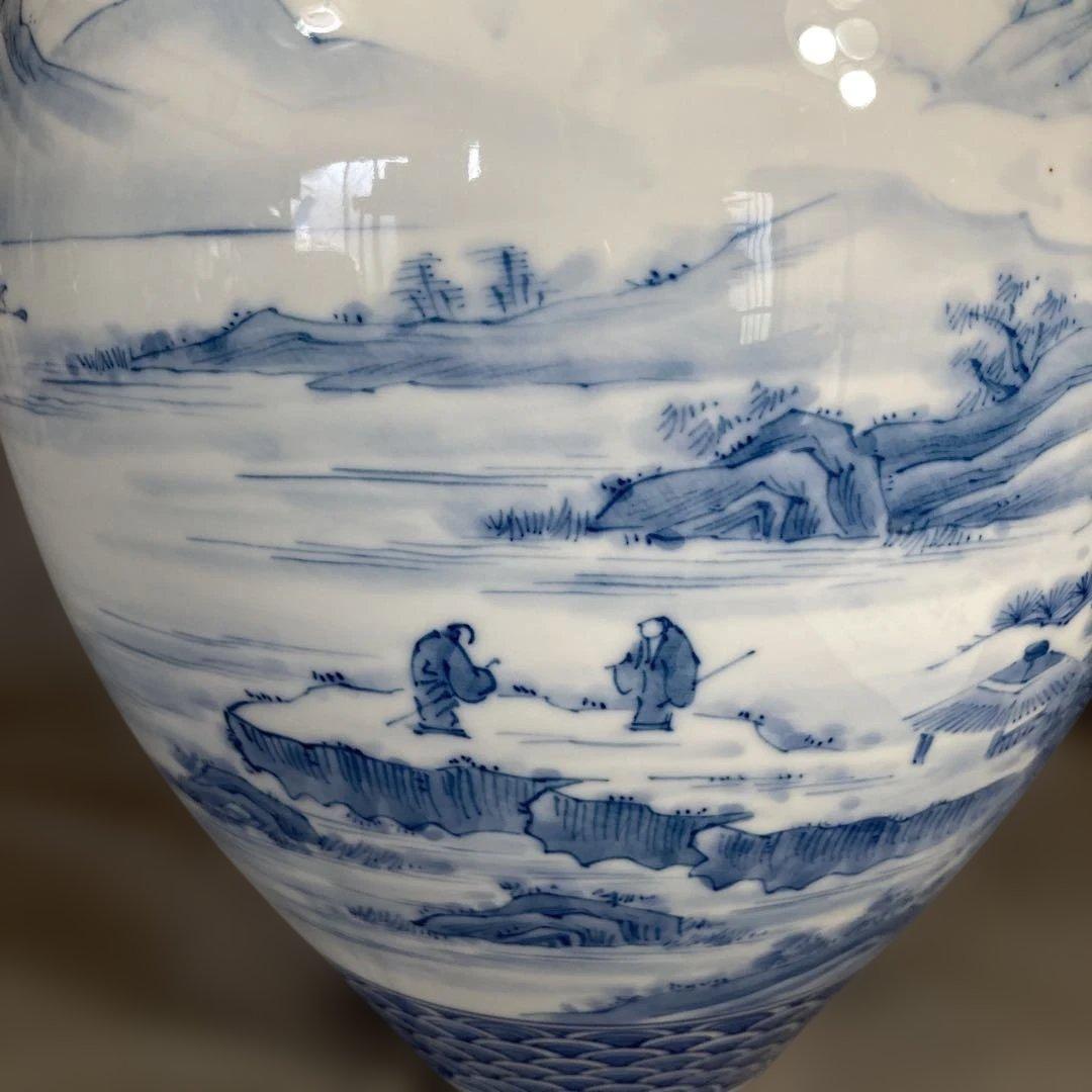 【中村清六】白磁の伝統　重要無形文化財　中村清六作　染付細密山水四海波文　花瓶