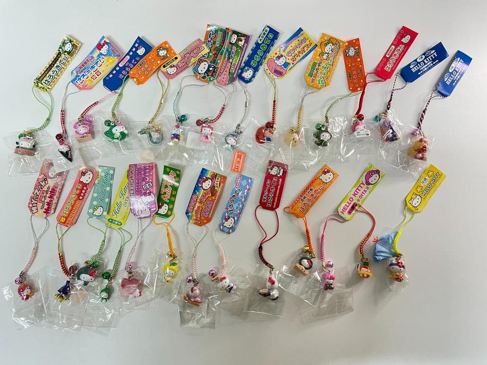 ◆サンリオ HELLO KITTY ご当地ストラップ 27個セット 　08270