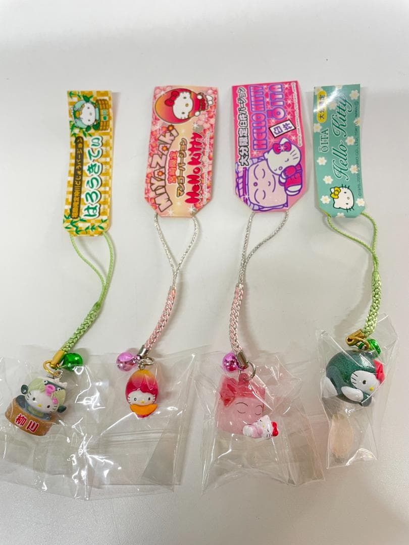 ◆サンリオ HELLO KITTY ご当地ストラップ 27個セット 　08270