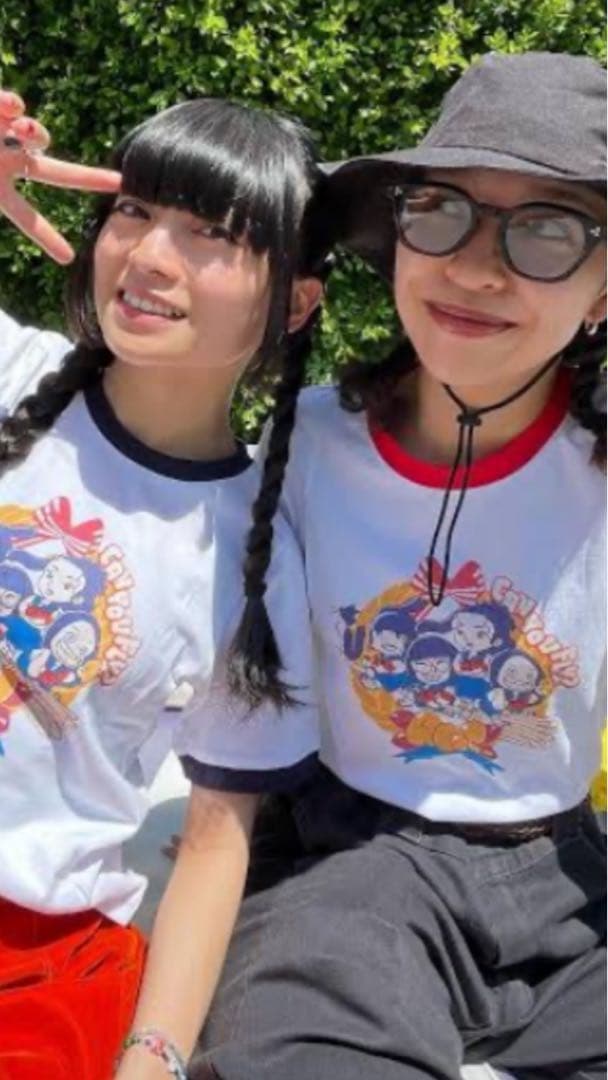 新しい学校のリーダーズTシャツ