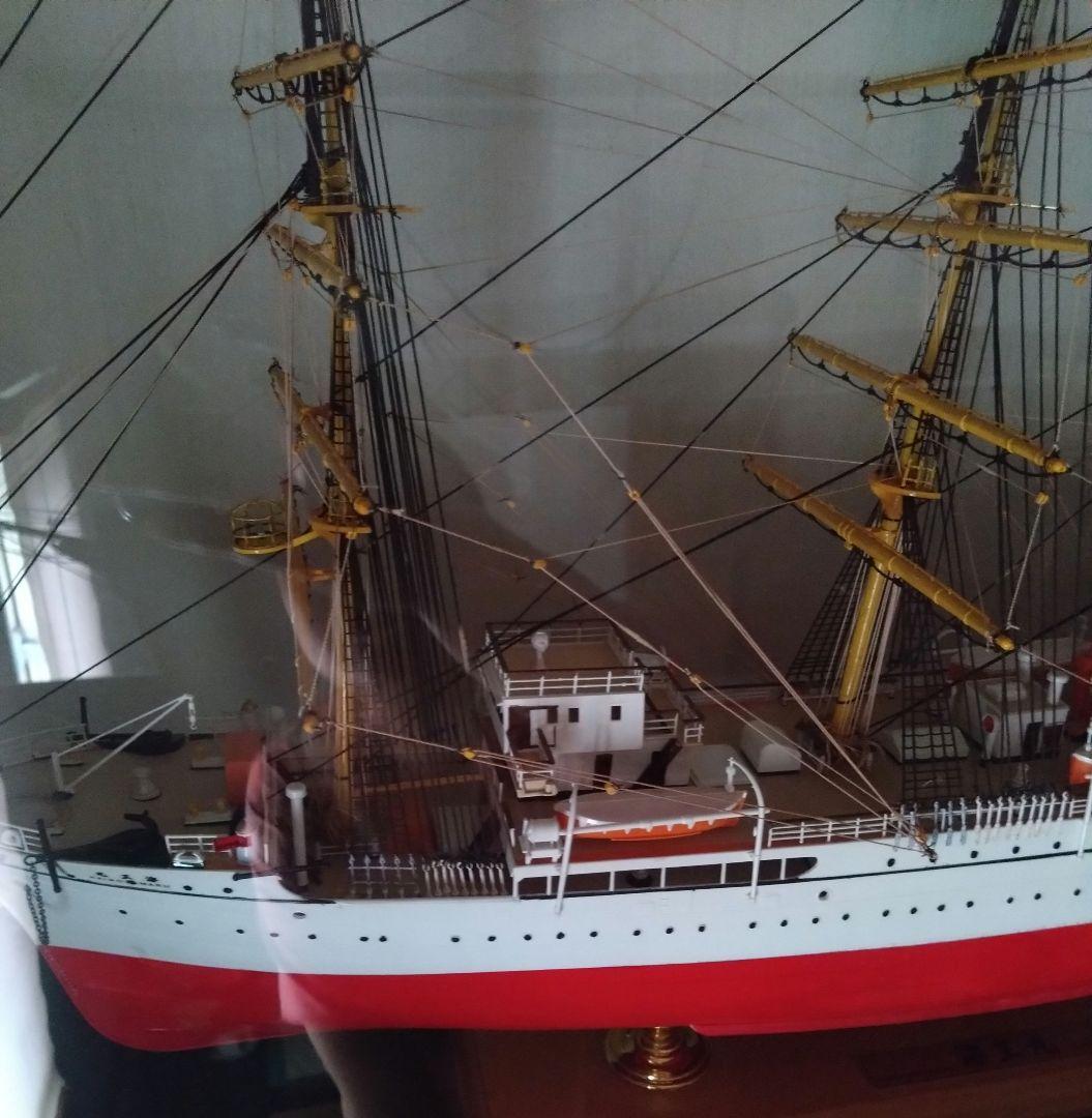 帆船 海王丸 模型 ケース付き 匿名配送 ４本マストバーク型帆船 練習船