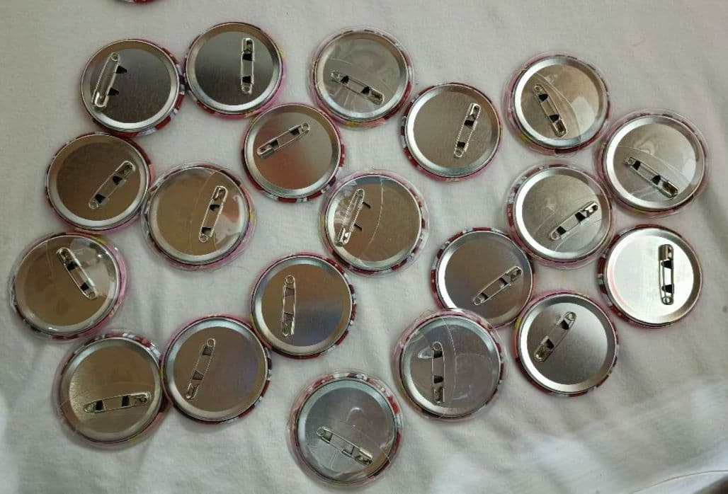 すとぷり　莉犬　缶バッチ　アリツア　等身　白衣装　旗持ち