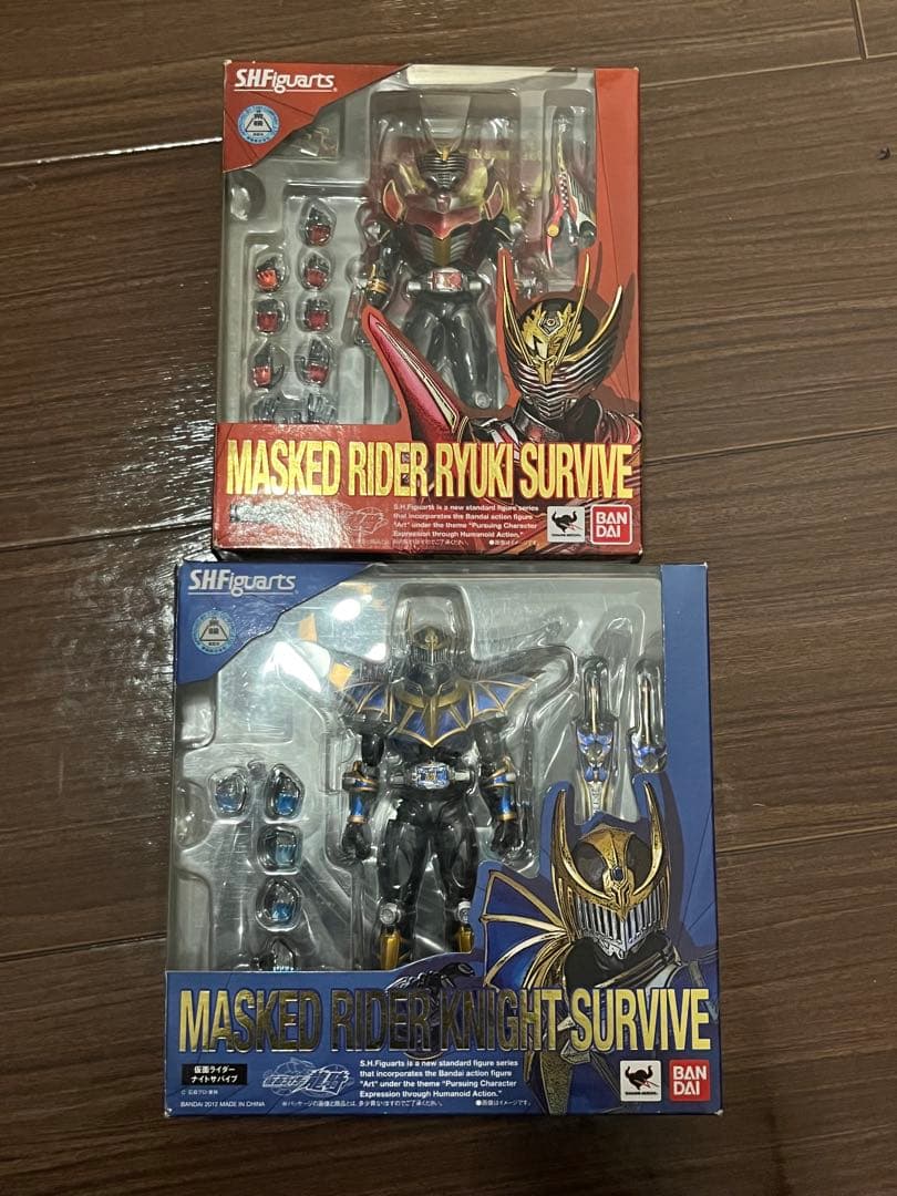 S.H.フィギュアーツ　仮面ライダー龍騎サバイブ　ナイトサバイブ