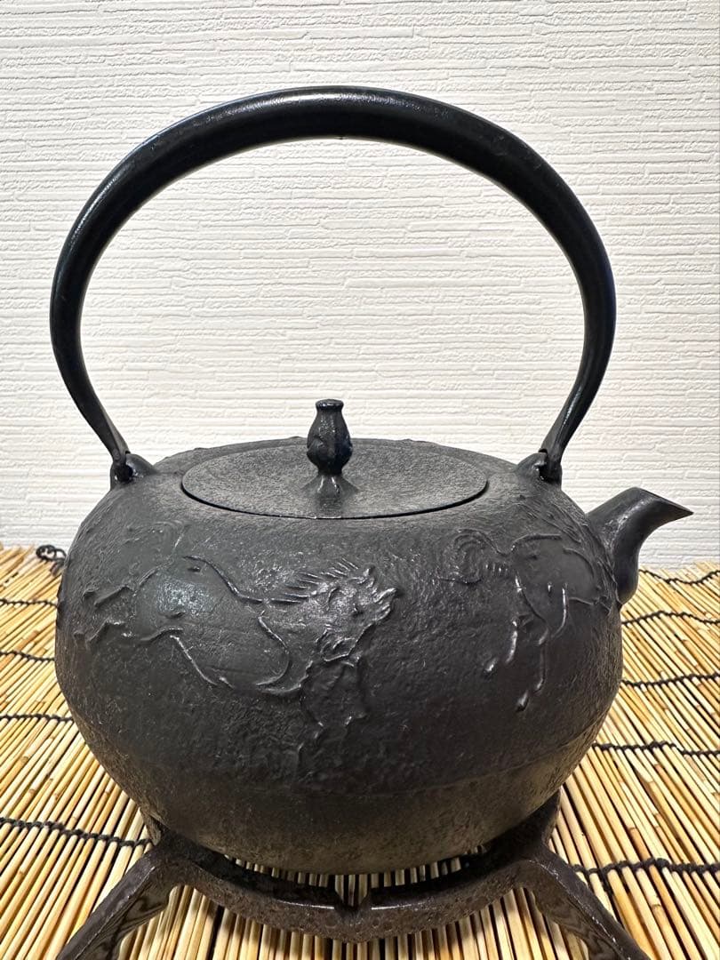 未使用品　南部伝統工芸士 及川寛治作　１３型姥口 馬　南部鉄瓶　南部鉄器　鉄瓶