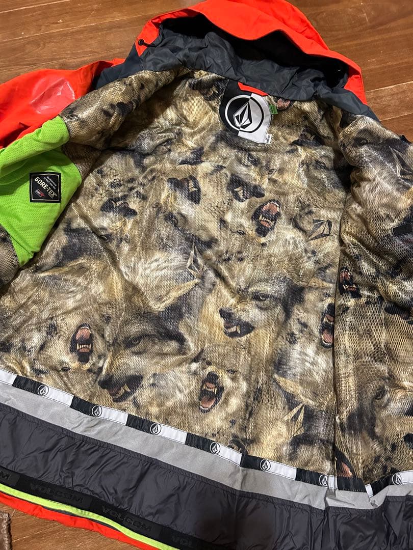 VOLCOM スノーボードジャケット オレンジ　サイズL 多機能