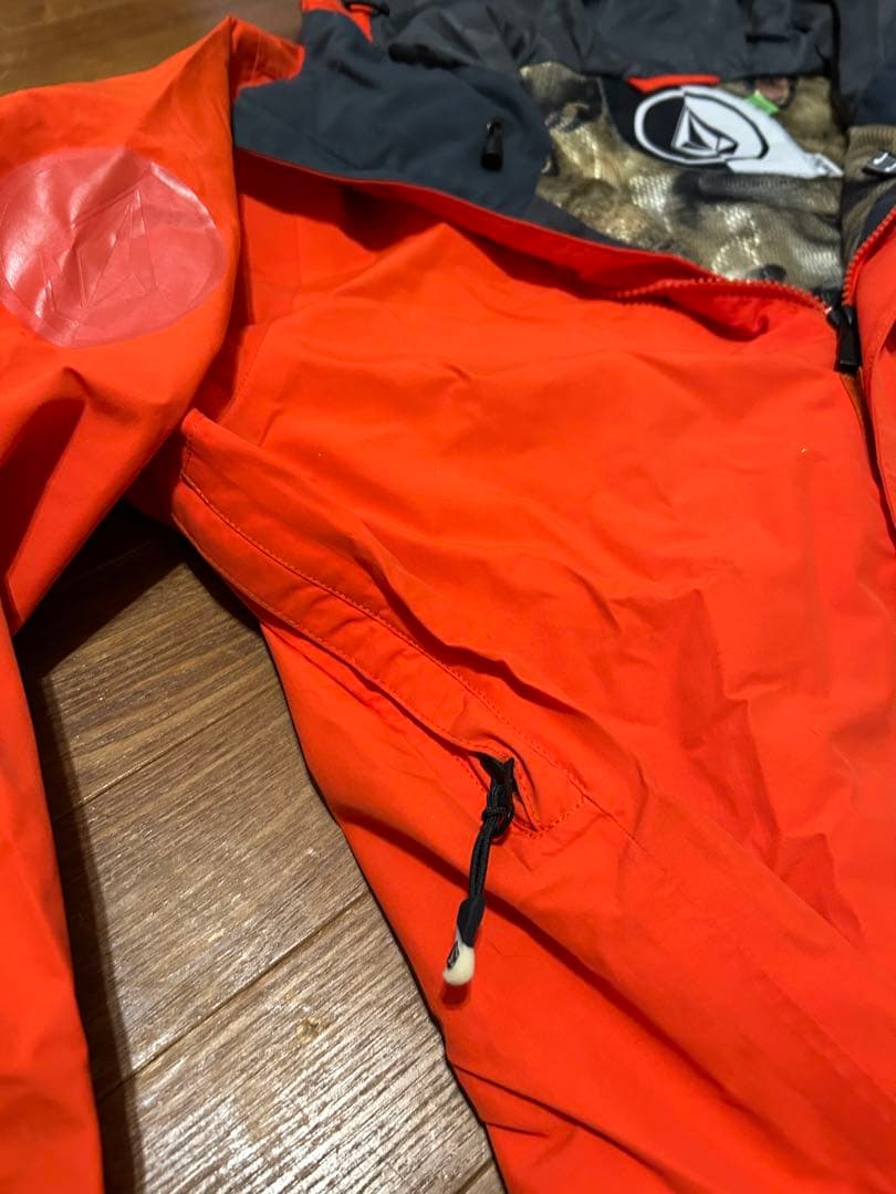 VOLCOM スノーボードジャケット オレンジ　サイズL 多機能
