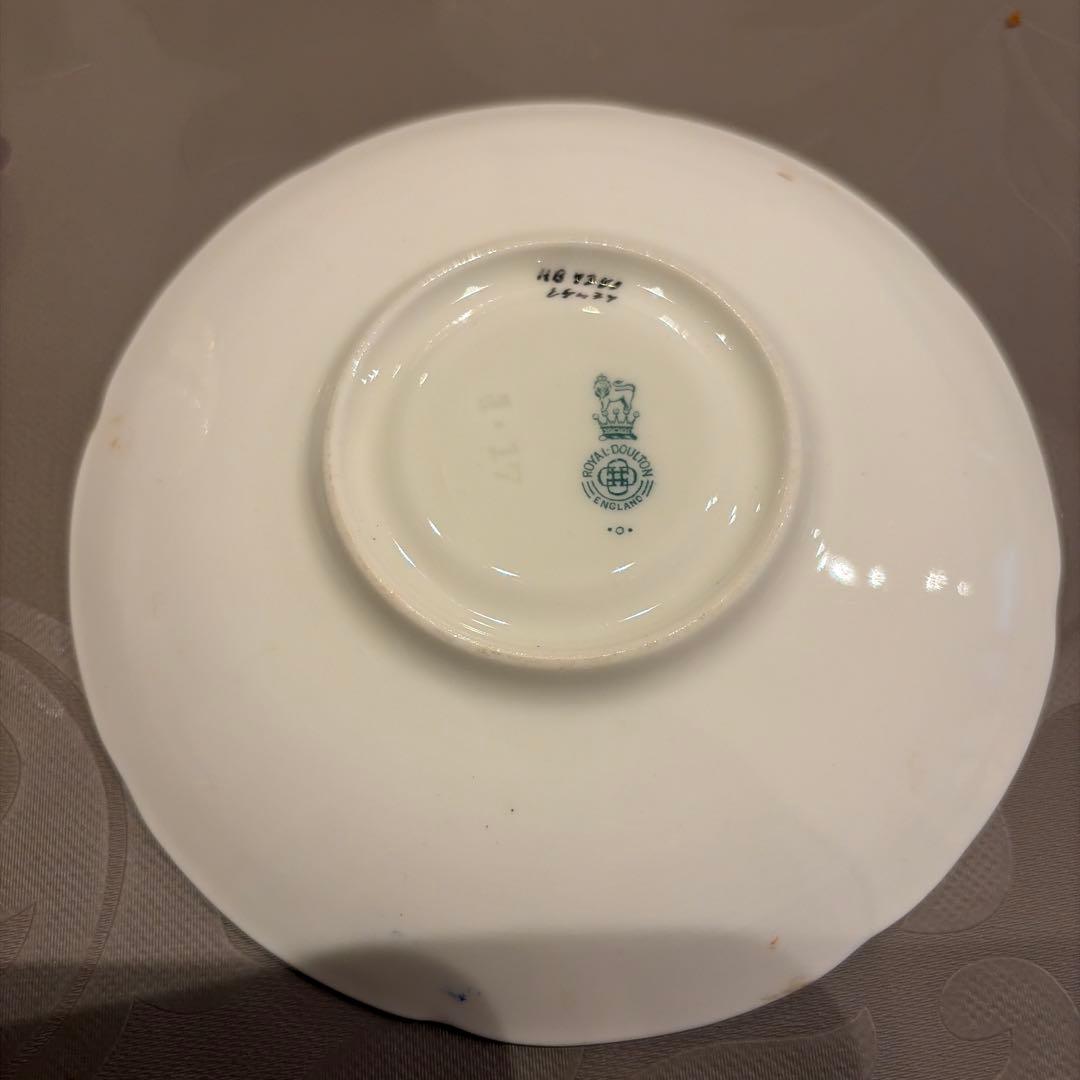 【希少】ロイヤルドルトン　アンティーク　カップ＆ソーサー　ローズ