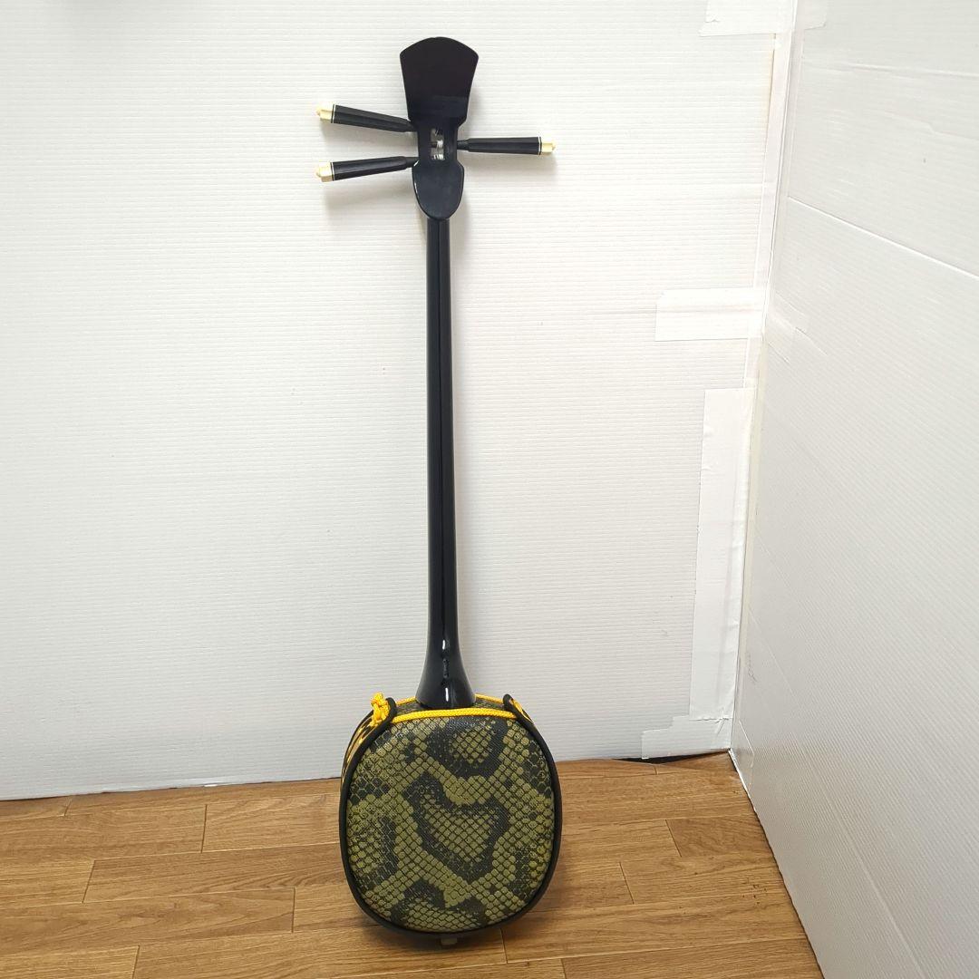 【現状品】沖縄三味線 蛇皮柄 三味線糸付き