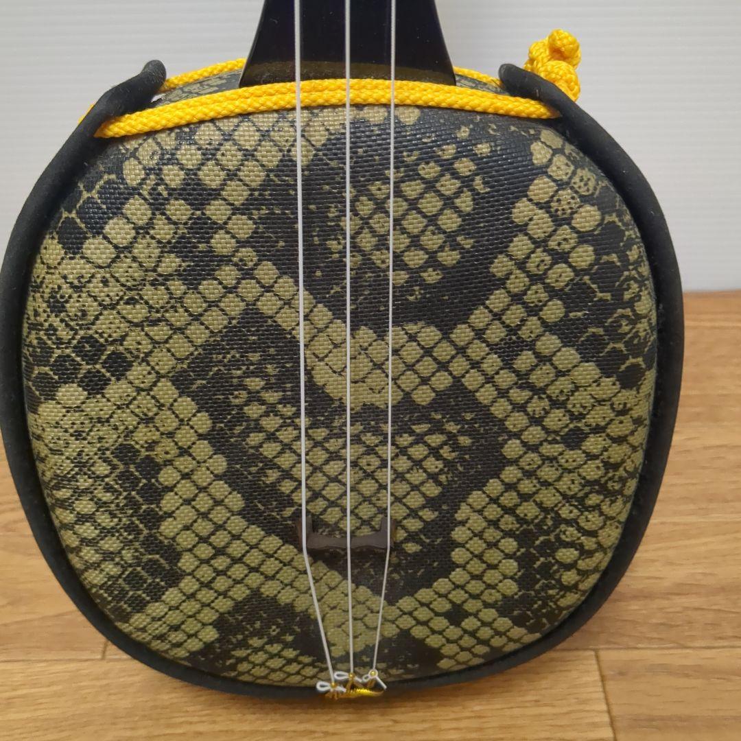 【現状品】沖縄三味線 蛇皮柄 三味線糸付き