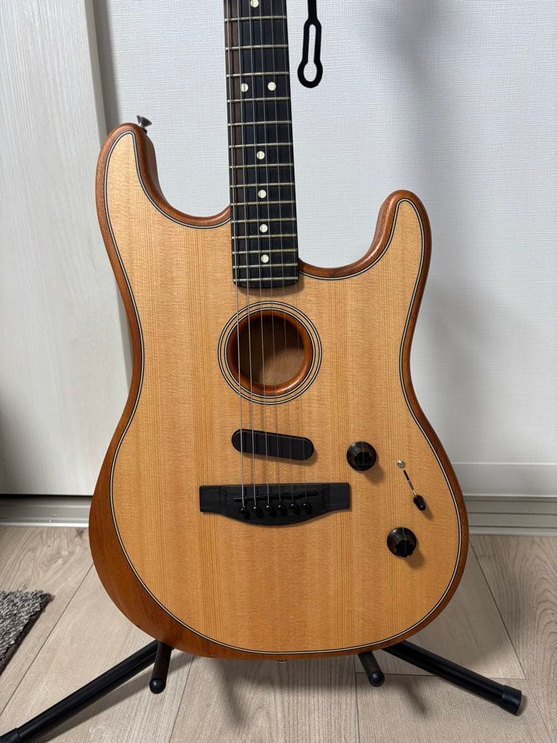 Fender AMERICAN ACOUSTASONICストラト Natural