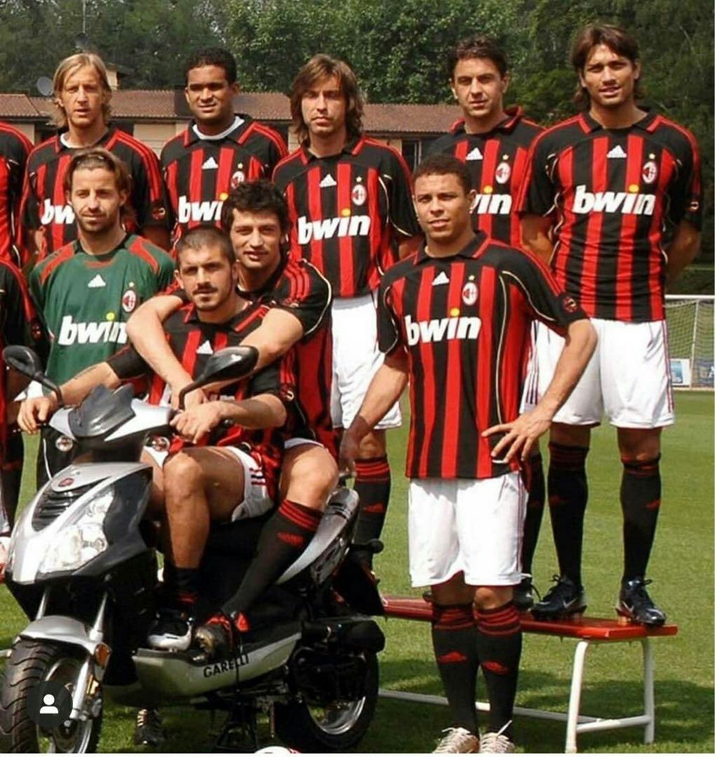 【正規品】ACミランMサイズ カカKAKAユニフォーム 06/07