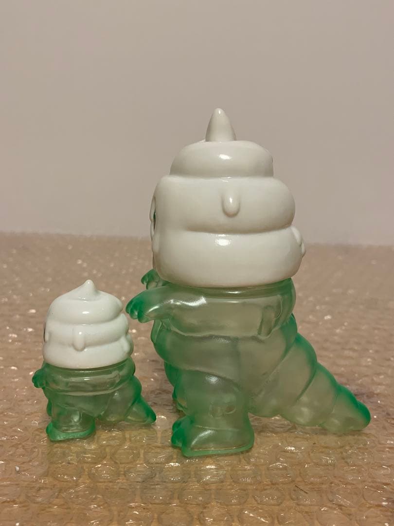 アートジャンキー とぐろ怪獣シットン＆ミニシットン クリームソーダカラー