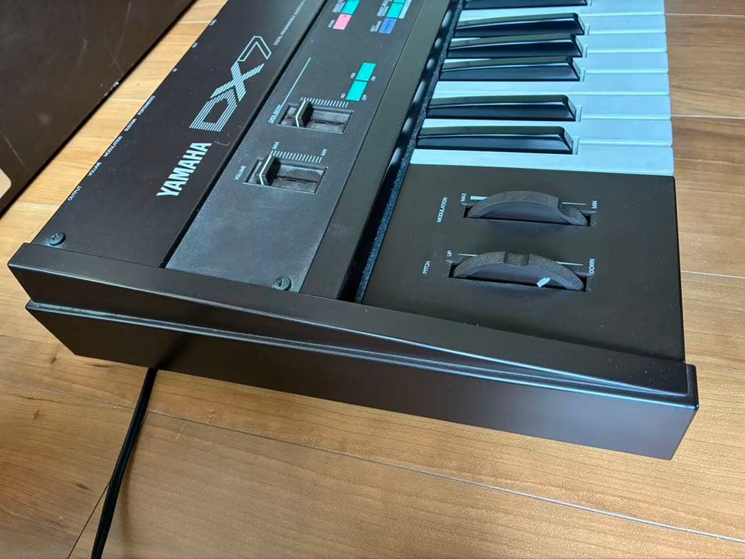 Yamaha DX7 シンセサイザー ケース付き 通電確認済み