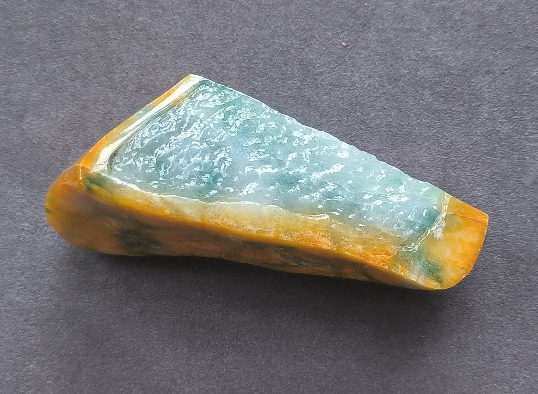 【貴重】ミャンマー産黄本翡翠（ジェダイト）の原石（204ｇ）